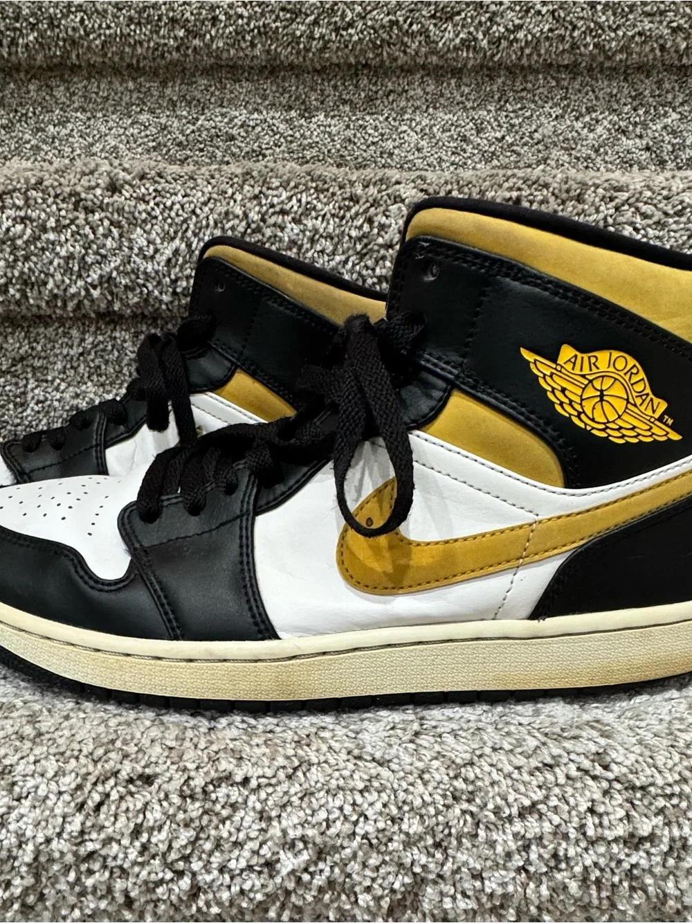 Nike Air Jordan 1 Retro Mid-Top Men’s Black White Gold Shoes Sneakers Size 11.5